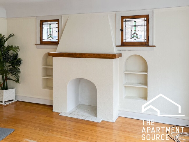 Building Photo - 2613 W Berwyn Ave Unit 2