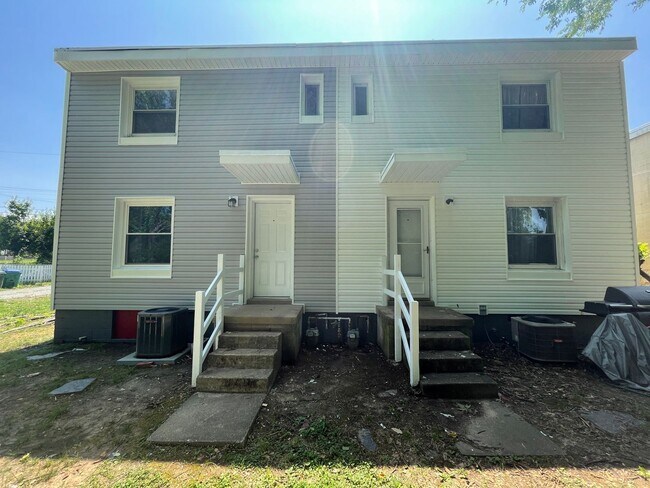 Photo - 1104 S Lombardy St Unidad A