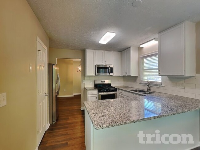 Photo - 985 Brookmont Dr S W