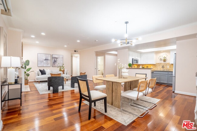 Building Photo - 616 S Wilton Pl Unit 103