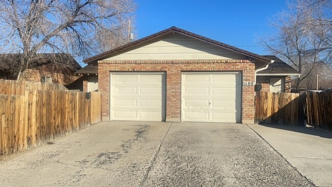 Clean 2 bedroom Duplex Near UNR - Clean 2 bedroom Duplex Near UNR House