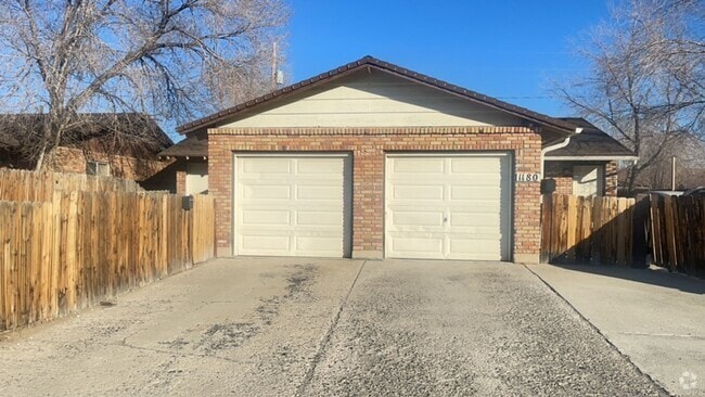 Building Photo - Clean 2 bedroom Duplex Near UNR Rental