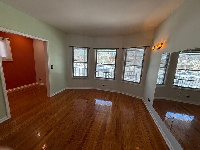 Photo - 840 N Austin Blvd