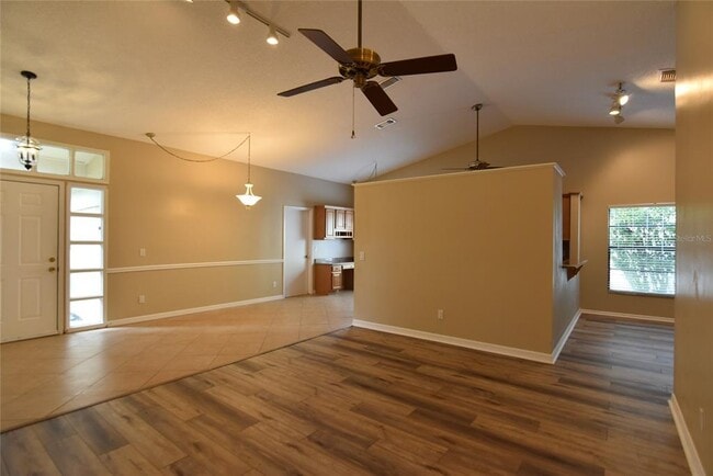 Photo - 1099 McKinnon Ave