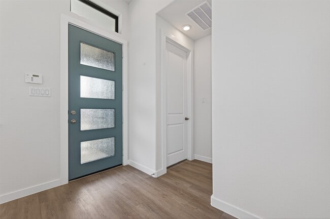 Photo - 1213 Mercantile St