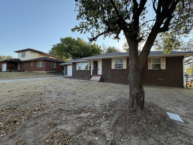 Photo - 3200 Lyon Blvd