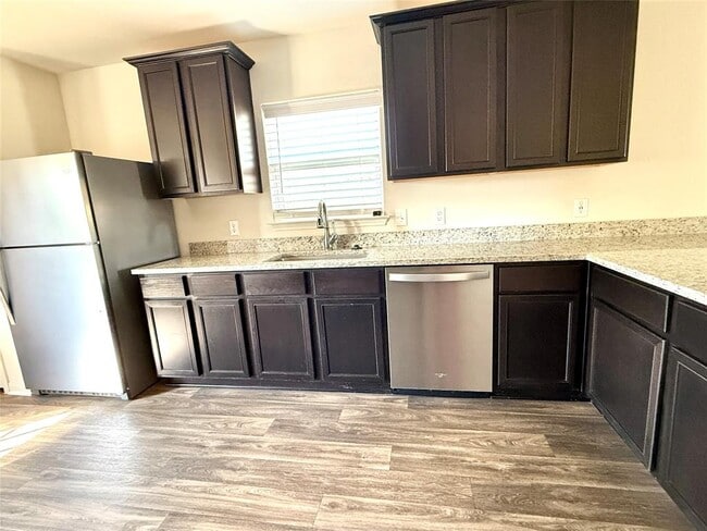 Photo - 1008 Riverdale Cove