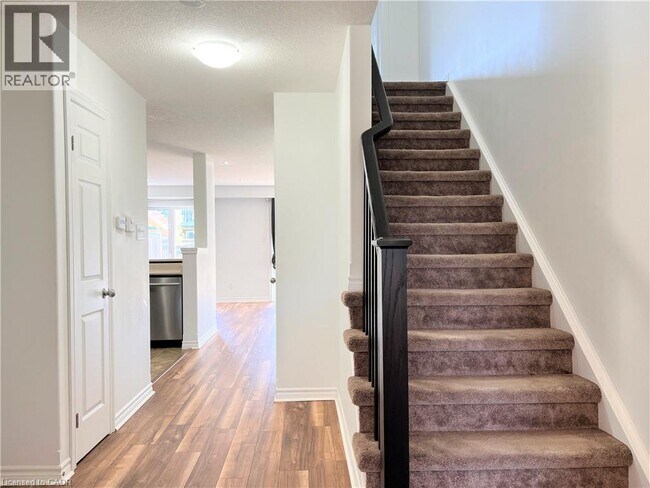 Photo - 46 Renfrew St