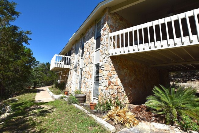 Building Photo - 1905 Toro Canyon Rd Unit 1905 Toro Canyon