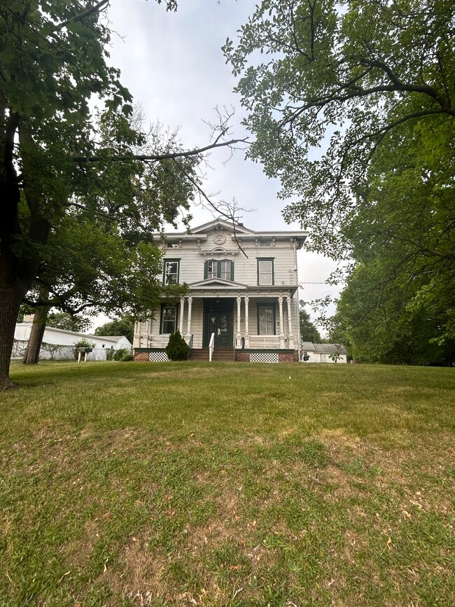 Building Photo - 1530 Pennington Rd Unit Apt D