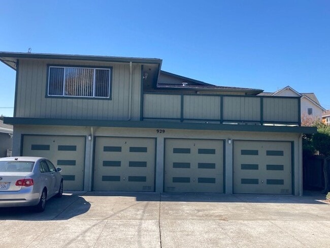 Building Photo - M929 Unit #3