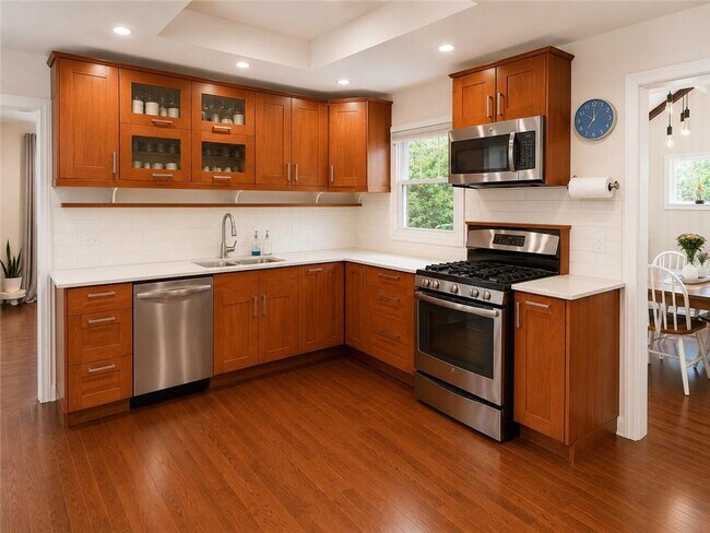 Photo - 827 Turpin Ave SE