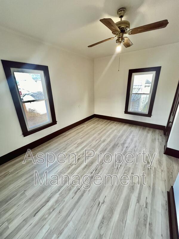 Photo - 109 S Marshall St