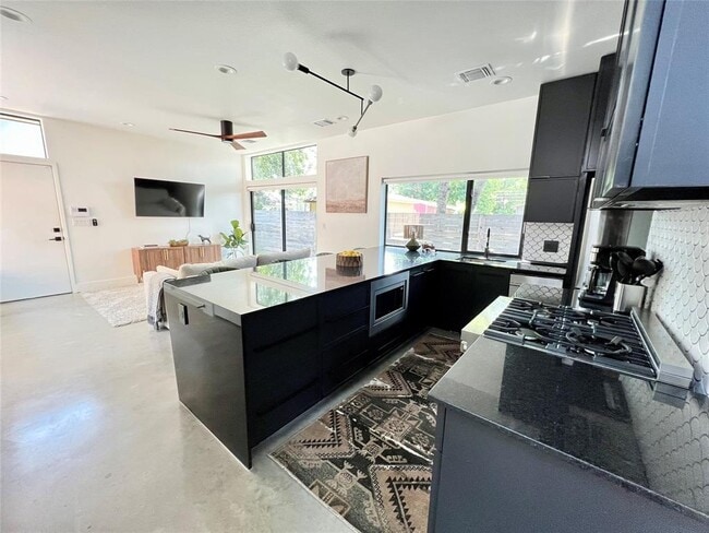 Photo - 1100 Brass St Unidad 2A