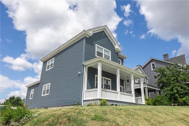 Photo - 242 Bigham St