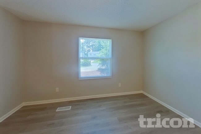 Photo - 111 Woodspur Rd