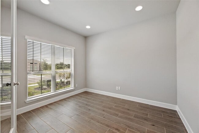 Photo - 104 Chinaberry Bnd