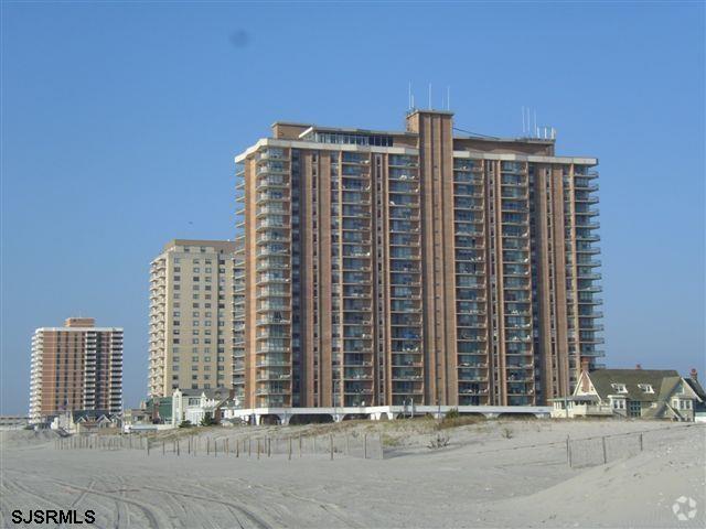 Building Photo - 4800 Boardwalk Unit 400 Rental