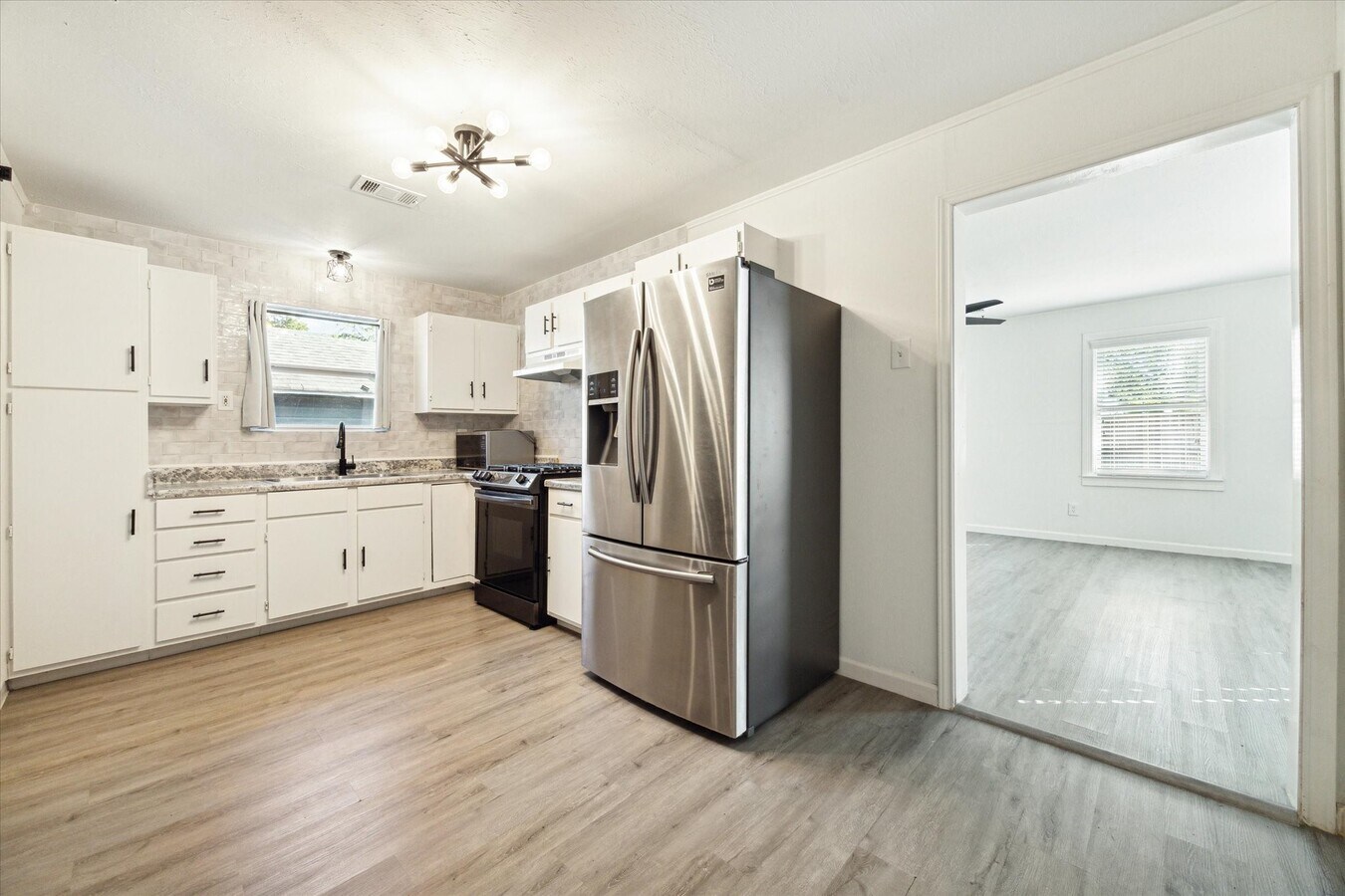 Photo - 1147 Du Barry Ln
