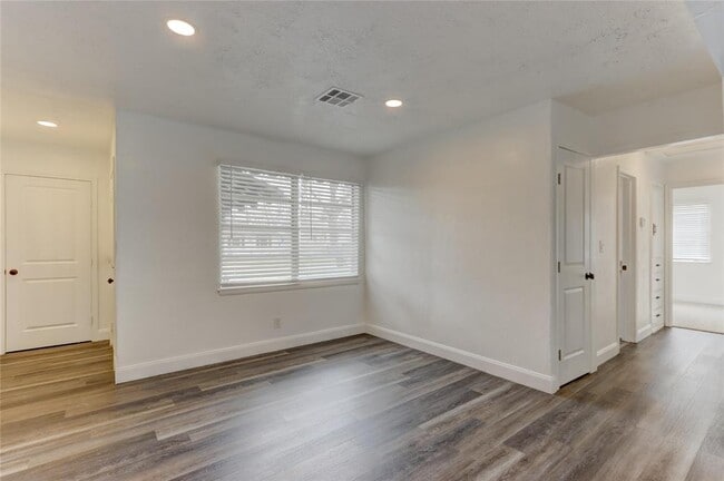 Photo - 6806 NW 32nd St
