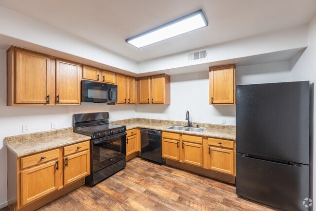 1BR, 1BA - 762SF - Kitchen - Carefree Senior Living at the Willows (55+)