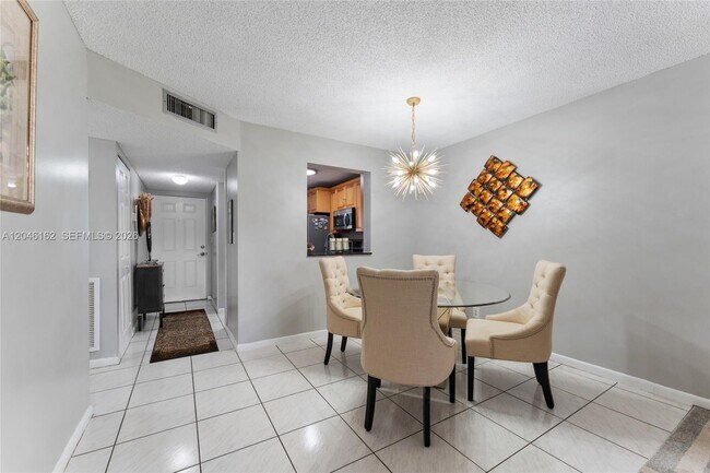 Photo - 8550 N Sherman Cir Unit 108