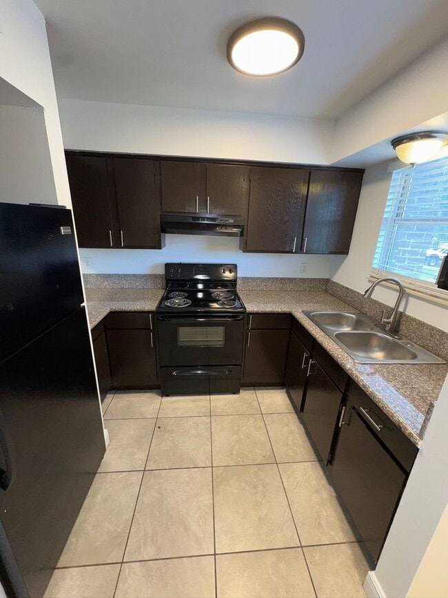 Photo - 1193 Bentley Rd Unit 4