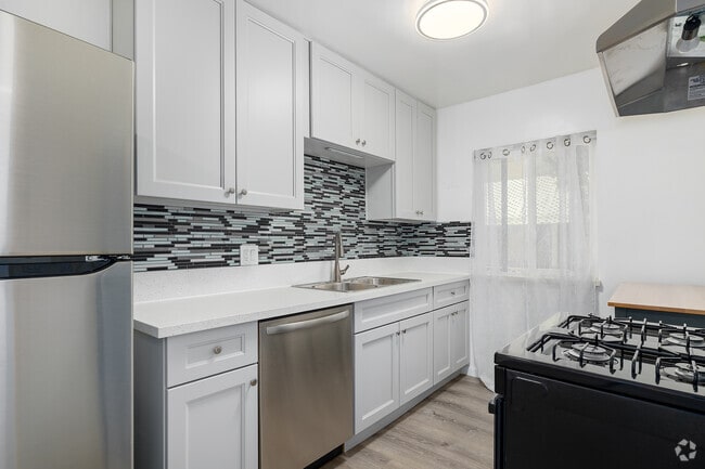 1BR, 1BA - 650SF