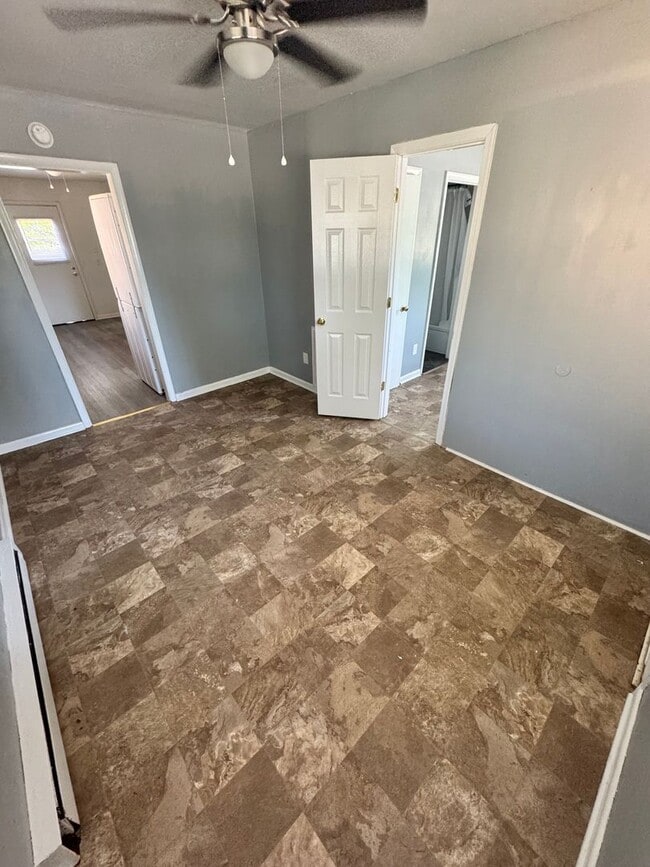 Photo - Cozy 3 bed 1.5 bath with Backyard