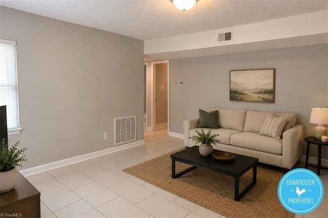 Building Photo - 1603 Autumn Dr Unit A
