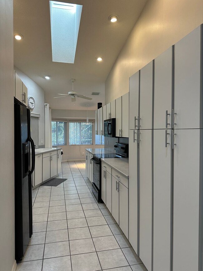 Photo - Beautiful Pine Lakes Pool home AVAILIBLE NOW!