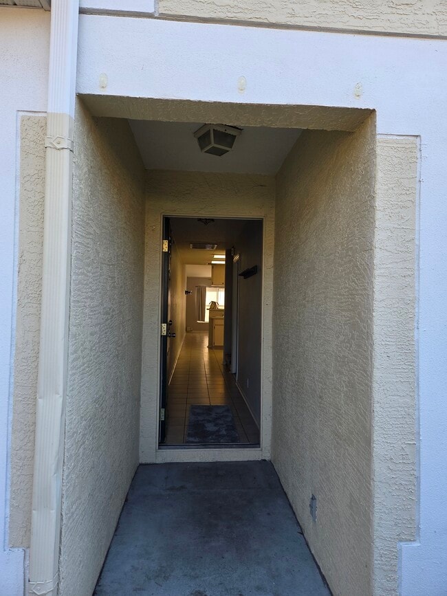 Entry way - 682 Green Valley Rd