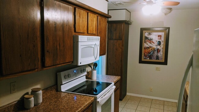 Photo - 921 N Halagueno St