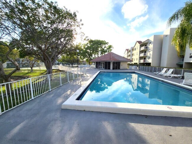 Building Photo - 8260 SW 210th St Unit 211