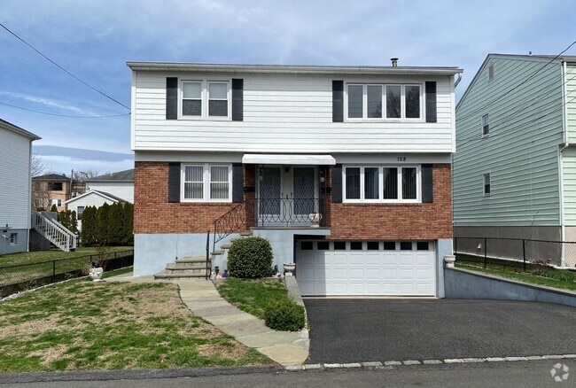 Building Photo - 128 Bradford St Rental
