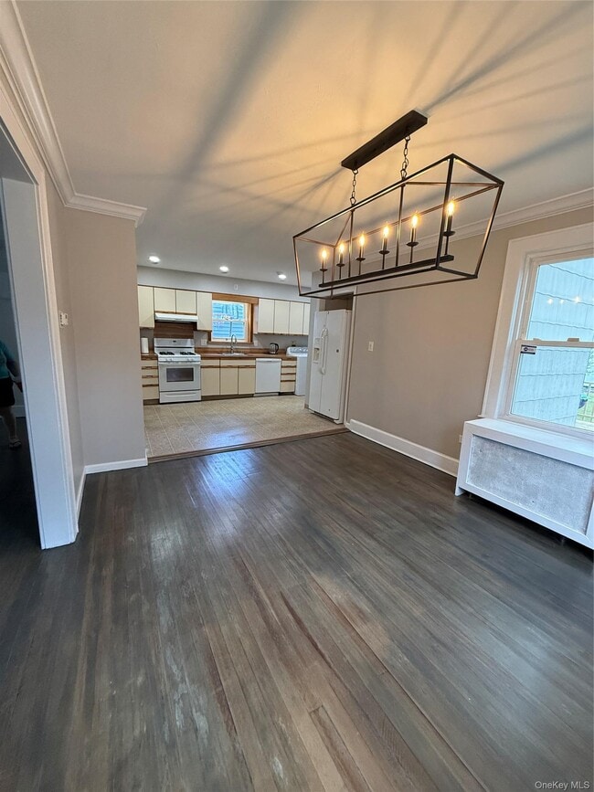 77 Woods Ave