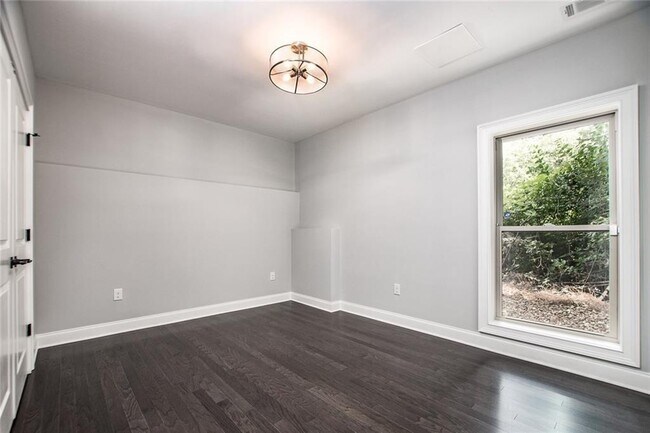 Photo - 338 7th St NE