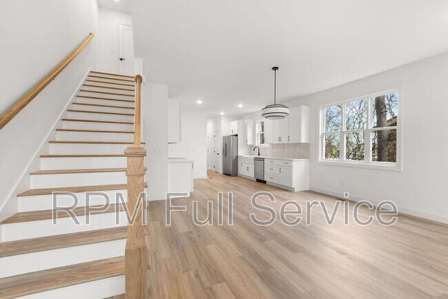 Photo - 2109B 14th Avenue N