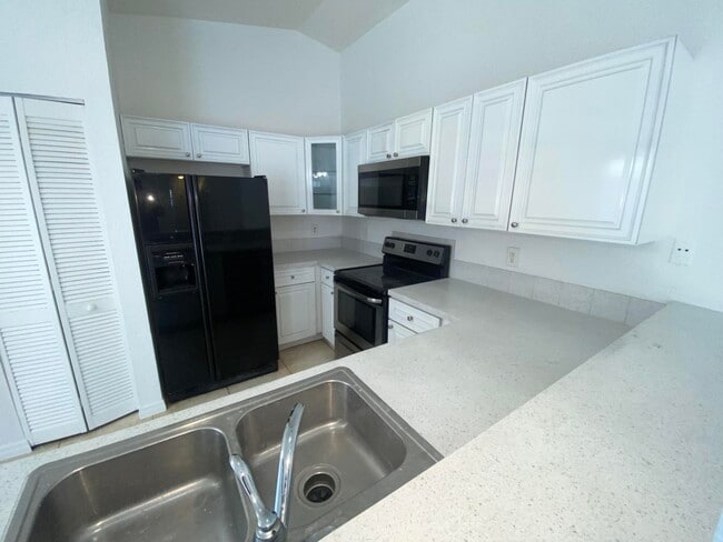 Photo - 200 NE 6th Ave