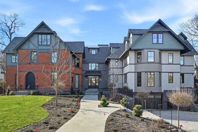 Building Photo - 34 Clinton Ave Unit 2