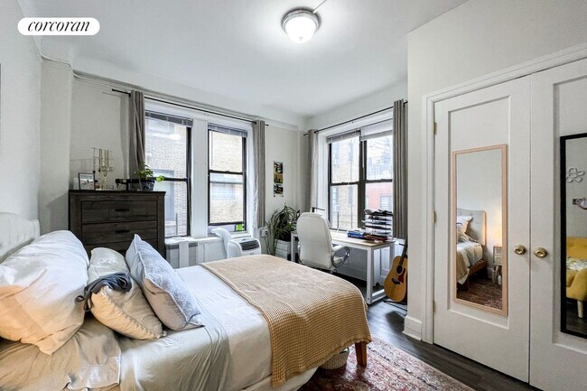 Building Photo - 2841 Broadway Rental