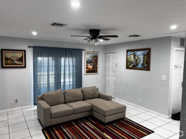 Building Photo - 548 NW 2nd Way Unit A-5 Rental