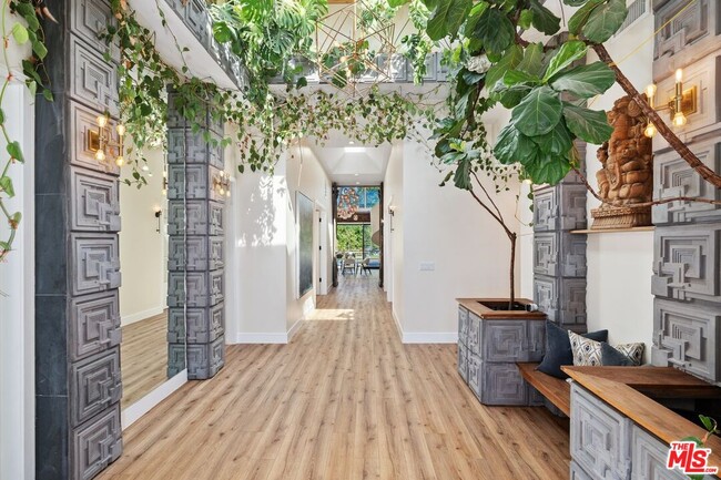 Photo - 5922 Oakdale Ave