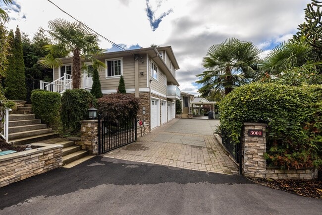 Building Photo - 3001 Glen Lake Rd