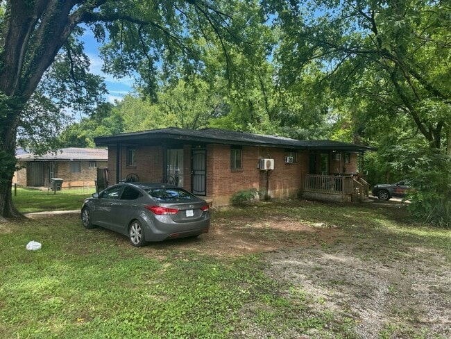 Building Photo - Move-In Ready 2 Bedroom Duplex – Pet Friendly!