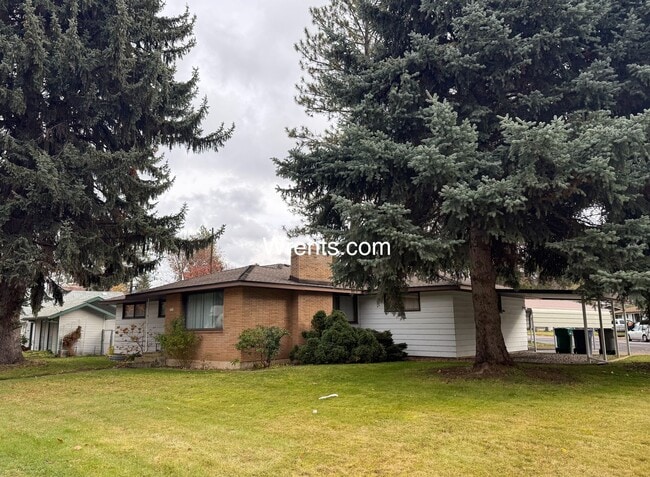 Photo - Now Available: Spacious 4-Bed, 2-Bath Home in Town & Country