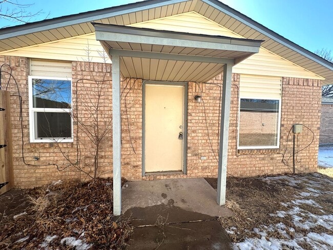 Building Photo - 9603 Elmwood Ave Unit B