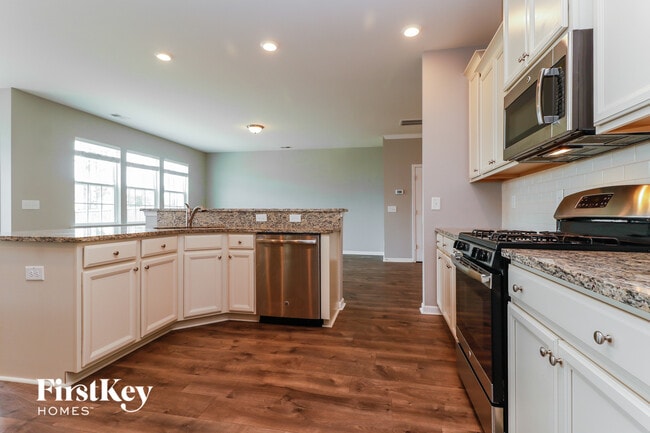 708 Redbud Ln