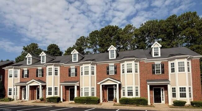 Beautiful END UNIT 2 Bed 2.5 Bath Town Home, NEW FLOORING THROUGHOUT!!