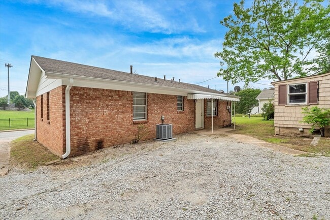 Photo - 3 Bedroom Home Across from JHS